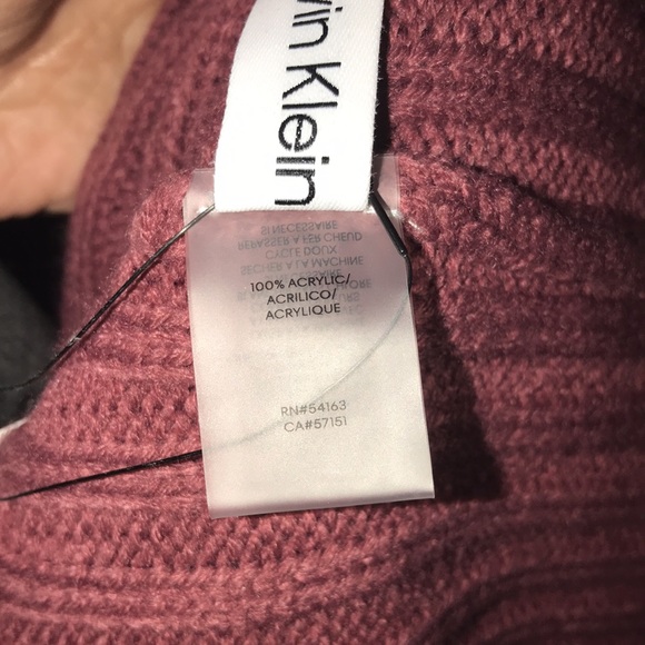 Calvin Klein terra beanie hat with faux fur Pom New - Picture 6 of 7